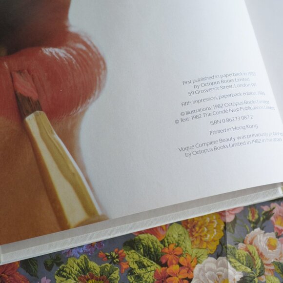 Vogue Complete Beauty Vintage Hardcover 1983 - Picture 5 of 5